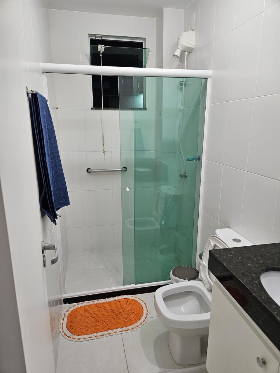 Shower, Toilet, Bathroom, towels