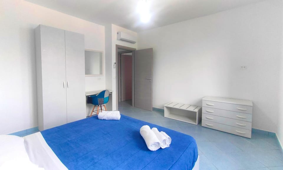 Bed, Photo of the whole room, Bedroom, towels, wardrobe