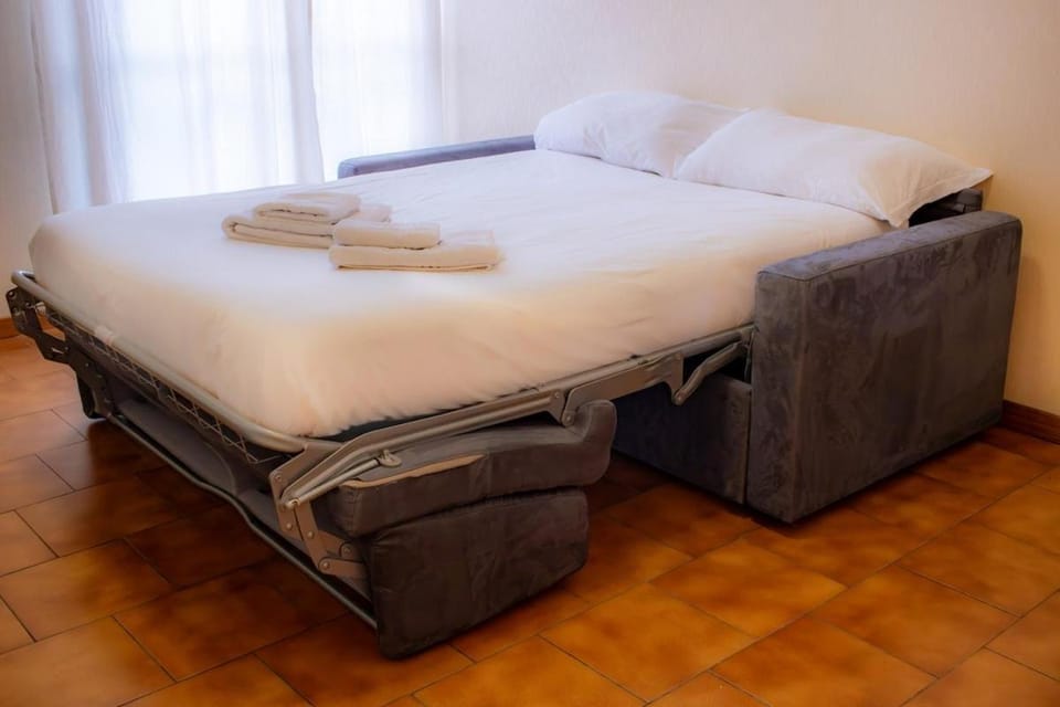 Bed, Photo of the whole room, towels