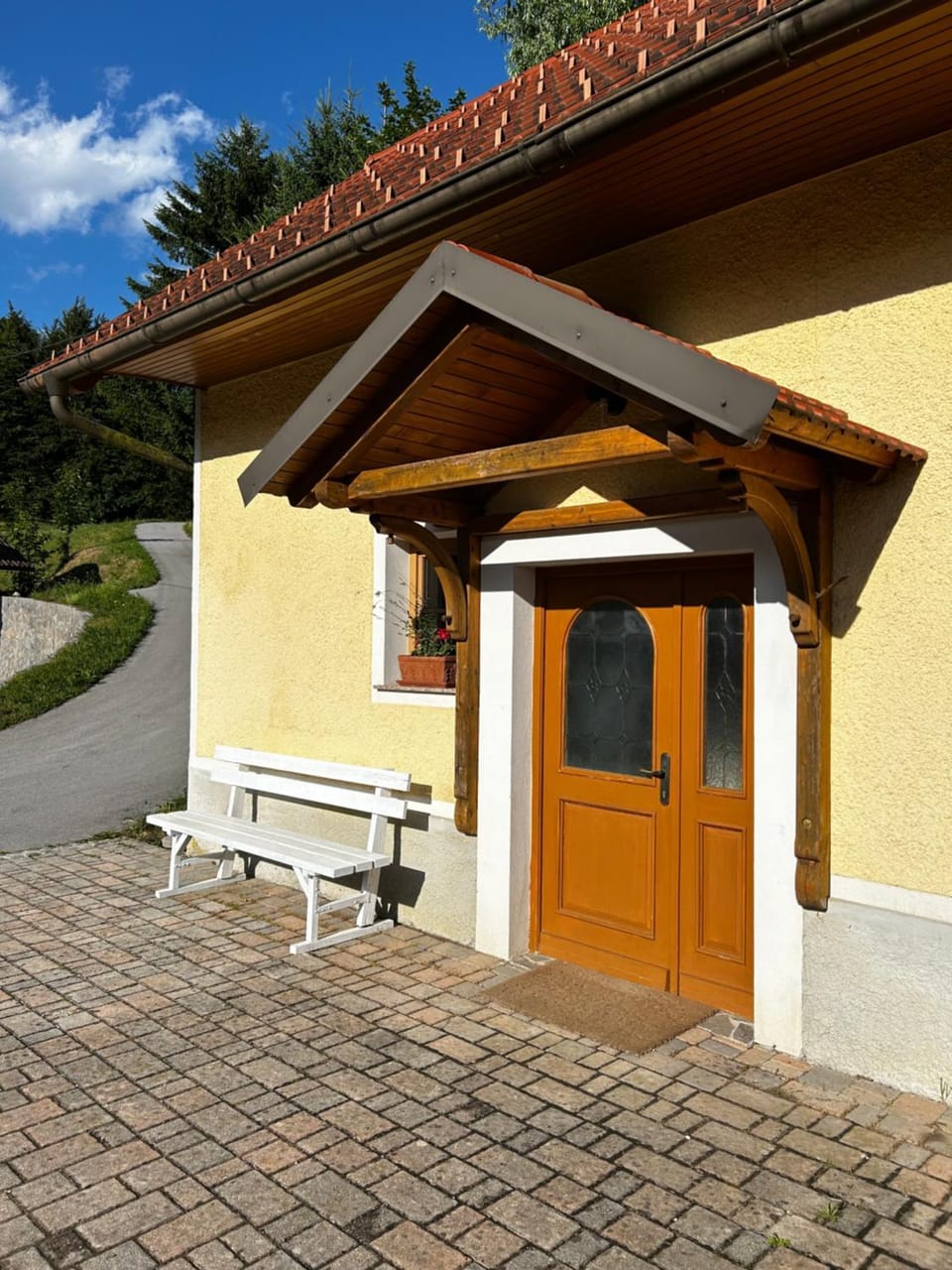 Facade/entrance