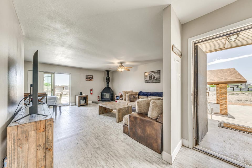 4 Mi to Museums: Roswell Getaway w/ Game Room! House in Roswell
