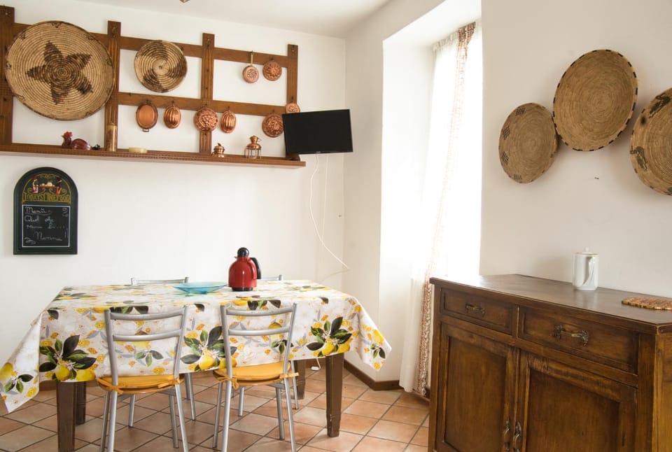TV and multimedia, Other, Dining area