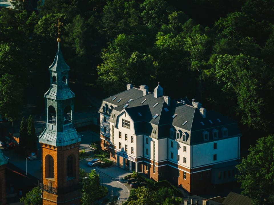 Property building, Day, Natural landscape, Bird's eye view, Landmark view