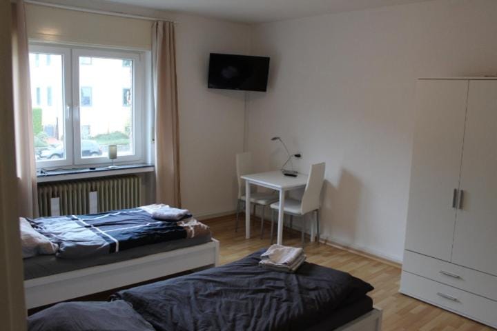 Bed, TV and multimedia, Bedroom