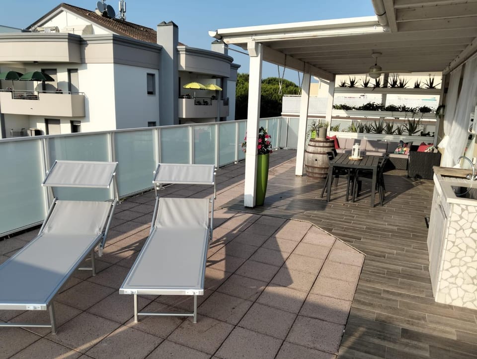 Balcony/Terrace, Balcony/Terrace, sunbed