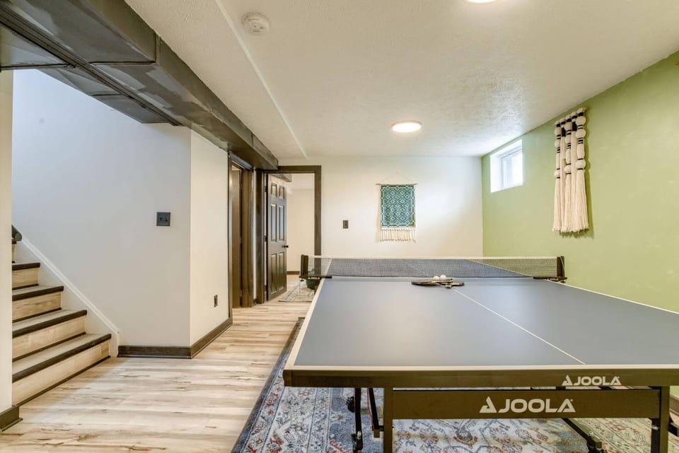 Game Room, Table tennis