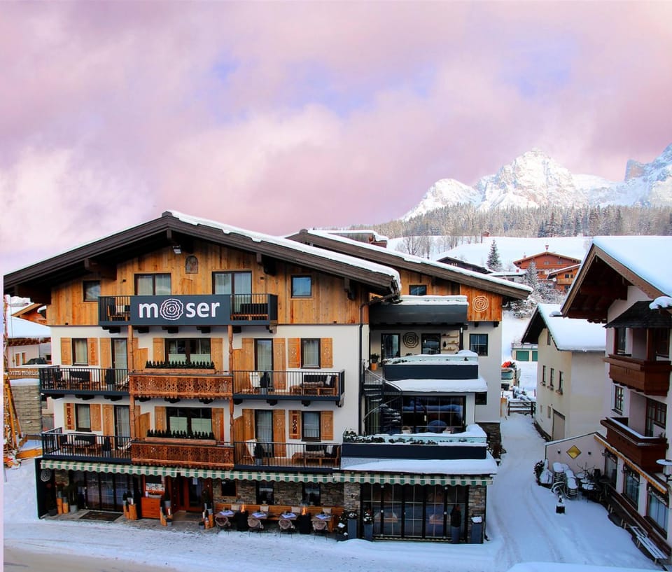 Facade/entrance, Winter