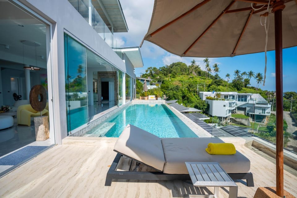 Property building, View (from property/room), Balcony/Terrace, Swimming pool, sunbed