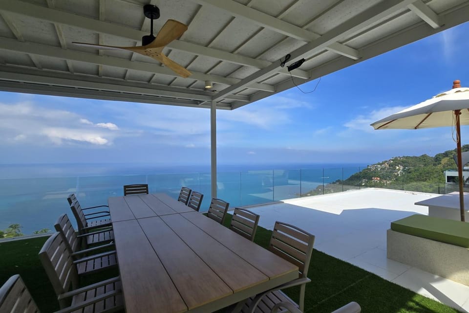 Natural landscape, View (from property/room), Balcony/Terrace, Dining area, Sea view