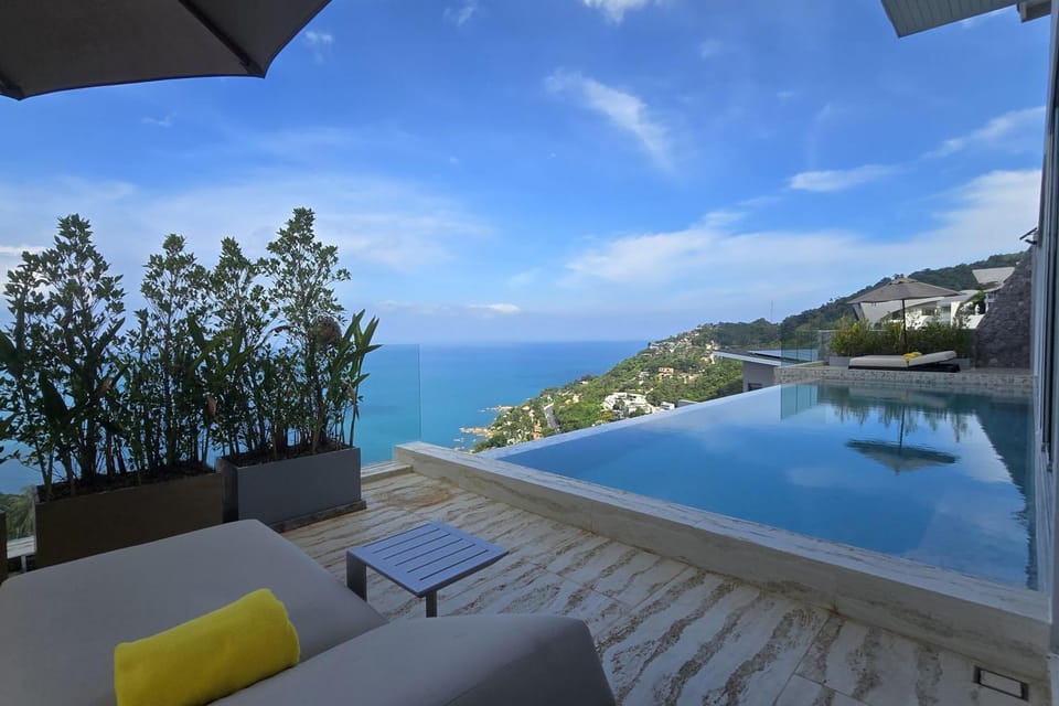 View (from property/room), Balcony/Terrace, Mountain view, Sea view, Swimming pool, sunbed