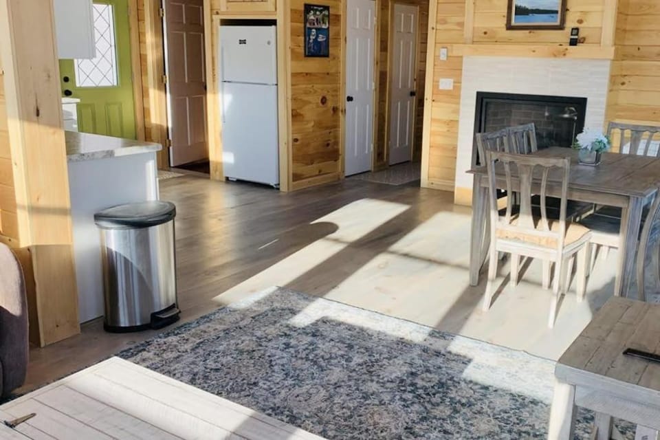 Seating area, Dining area