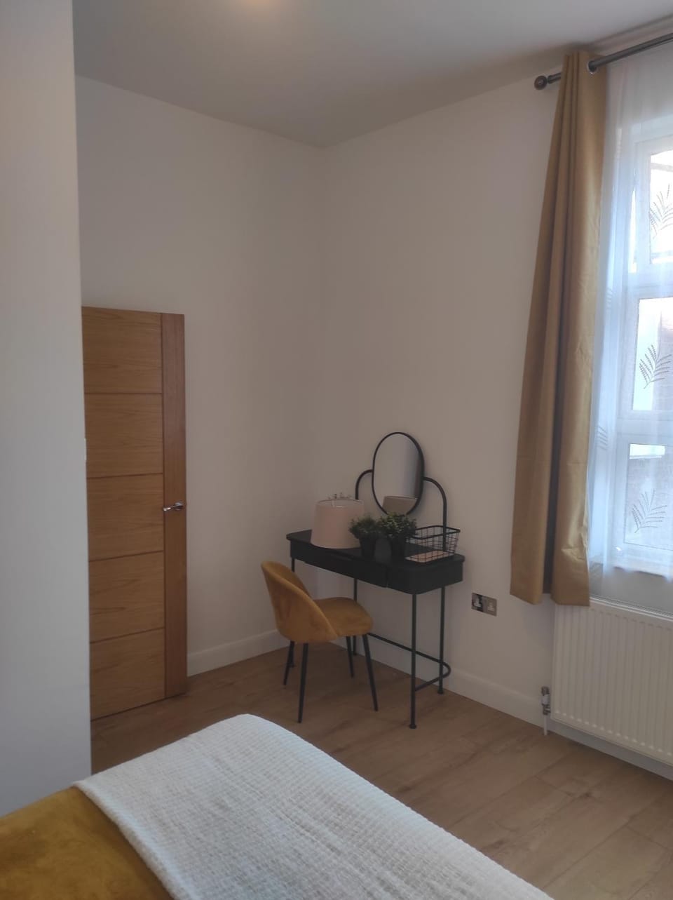 Bed, Photo of the whole room, Bedroom, hair dresser