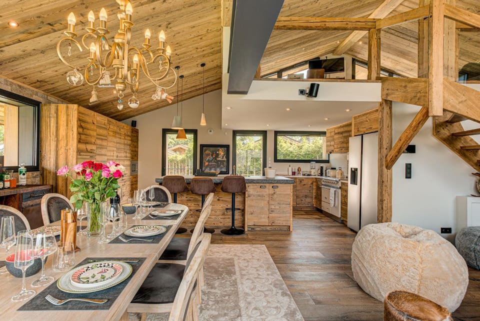 Kitchen or kitchenette, Living room, Seating area, Dining area, minibar