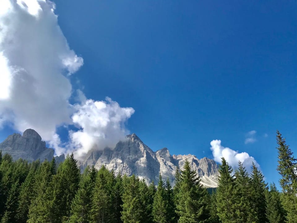 Nearby landmark, Natural landscape, Mountain view