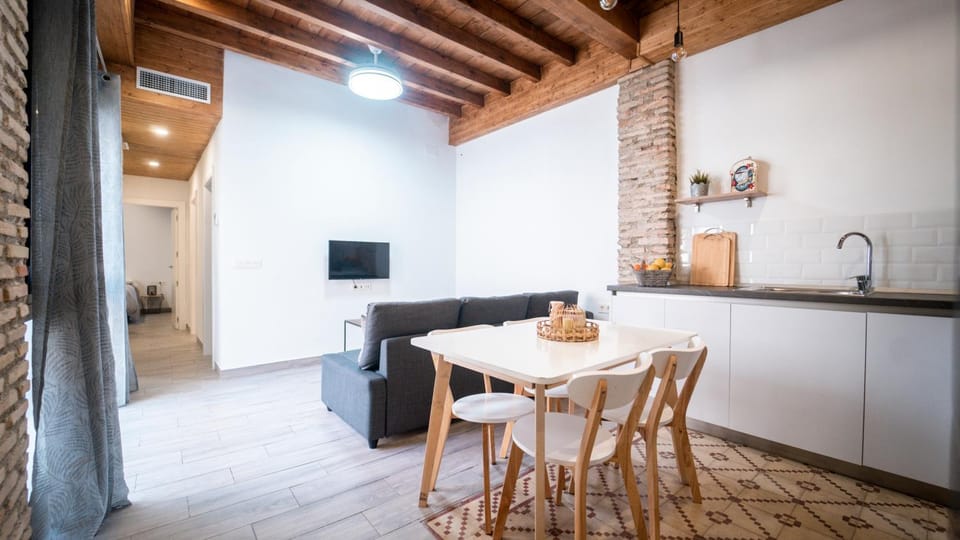 Kitchen or kitchenette, Seating area