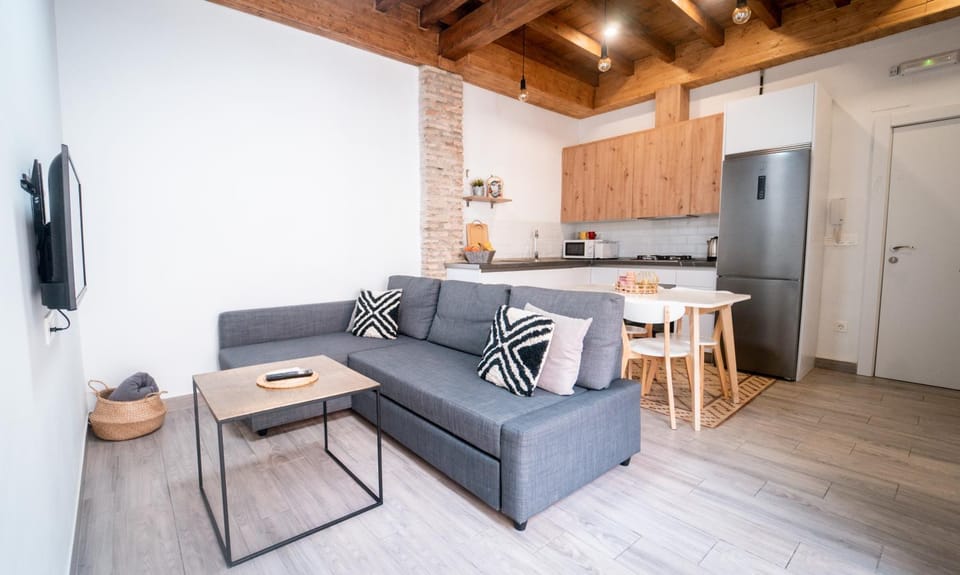 TV and multimedia, Kitchen or kitchenette, Living room, Seating area, Dining area, oven