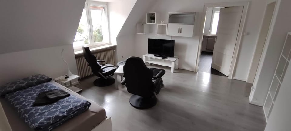 Bed, Living room, Seating area, Evening entertainment