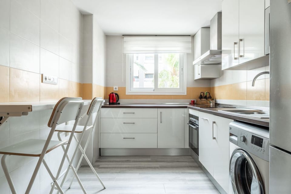 Kitchen or kitchenette, Dining area, oven, stove, washing machine