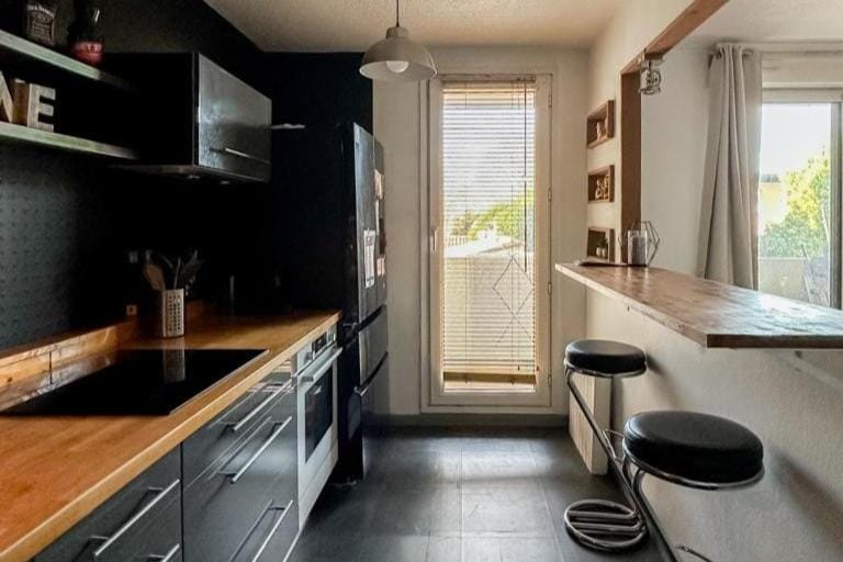 Kitchen or kitchenette, dishwasher