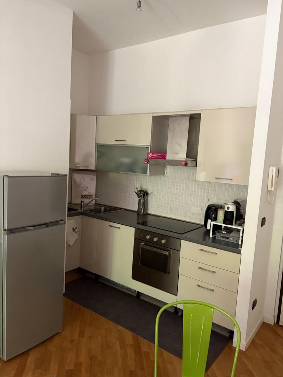 Coffee/tea facilities, Kitchen or kitchenette, dishwasher, oven, stove