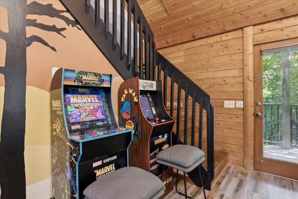 Cozy Timbers by Beyond Expectations w Hot Tub House in Gatlinburg