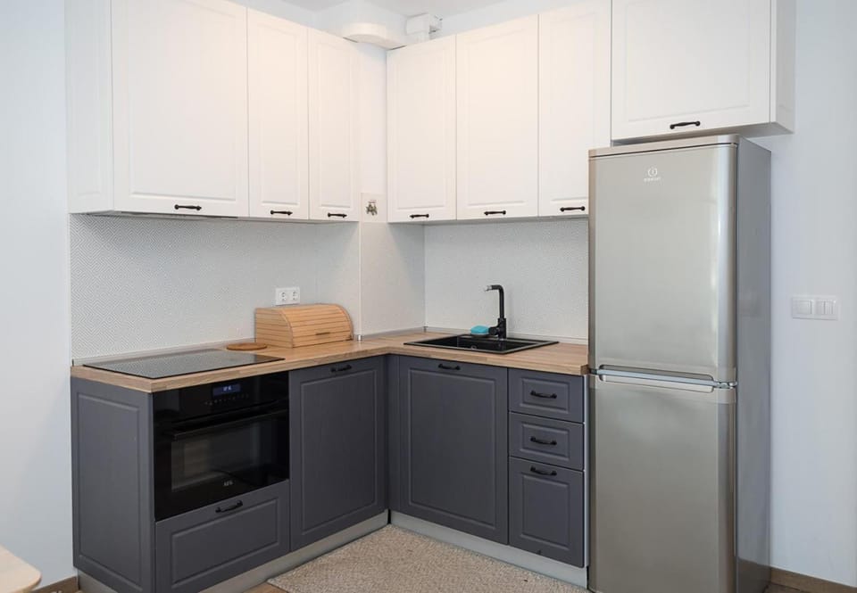 Kitchen or kitchenette, oven, stove
