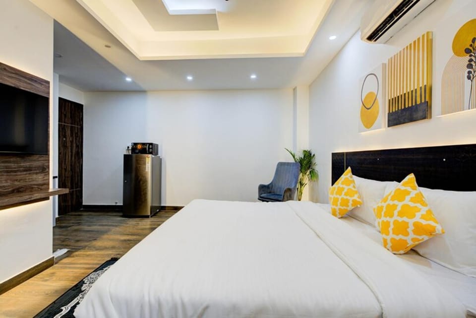 Luxury Studio Apartment with Kitchenette & Private Balcony ,Gurugram Hotel in Gurugram