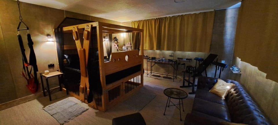 Bed, Living room, Photo of the whole room, Bedroom