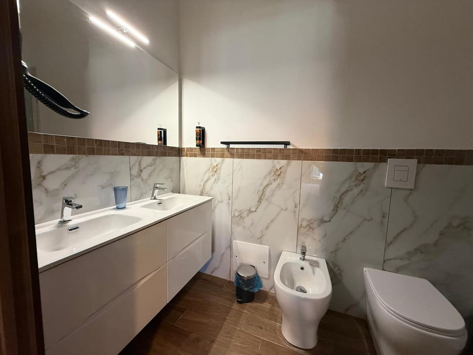 Shower, Toilet, Bathroom, bidet, towels