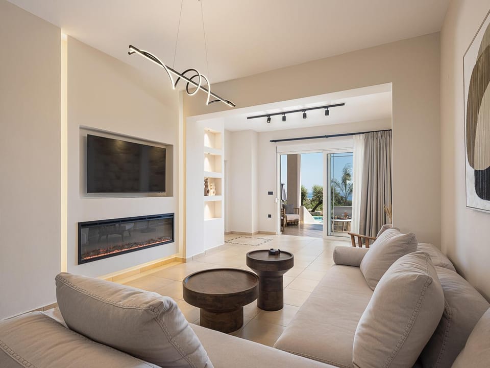 TV and multimedia, Living room, Seating area, Evening entertainment