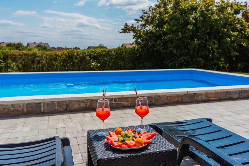 Patio, Day, Garden, Food and drinks, Food, Garden view, Pool view, Swimming pool, Drinks, sunbed