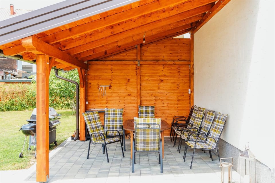 Patio, Day, BBQ facilities, Garden, Seating area, Garden view