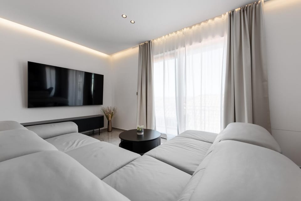 Communal lounge/ TV room, TV and multimedia, Living room, Seating area