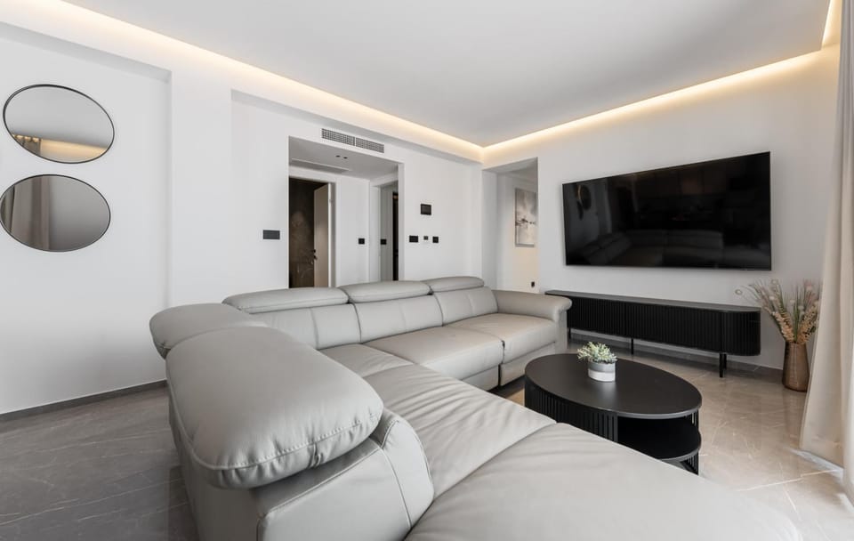 Communal lounge/ TV room, TV and multimedia, Living room, Seating area