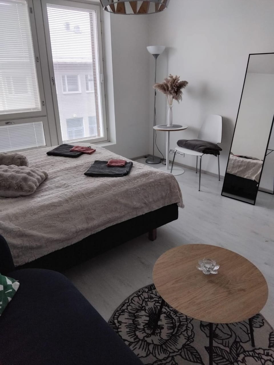 Bedroom, towels