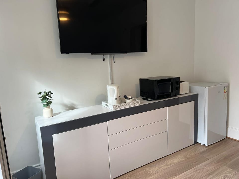TV and multimedia, Coffee/tea facilities, Kitchen or kitchenette