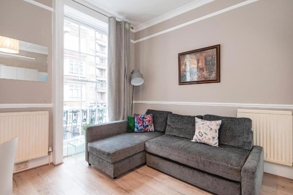 Modern 4-bedroom house, Luton Apartment in Luton