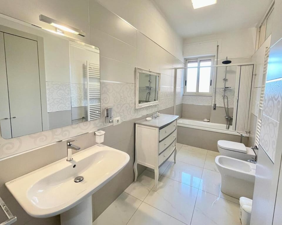 Bathroom, Bath