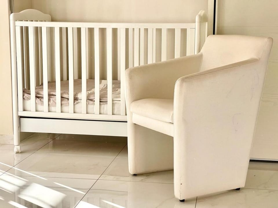 Bedroom, cot