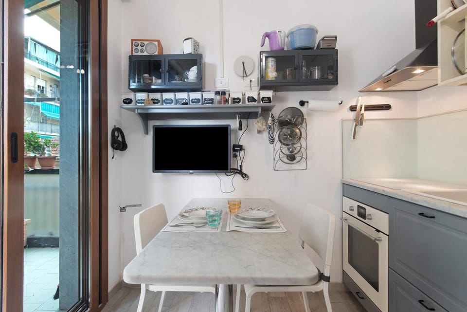 Property building, Kitchen or kitchenette, Living room