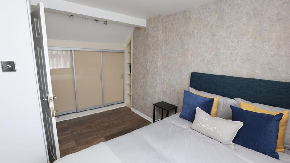 Bed, Bedroom, wardrobe