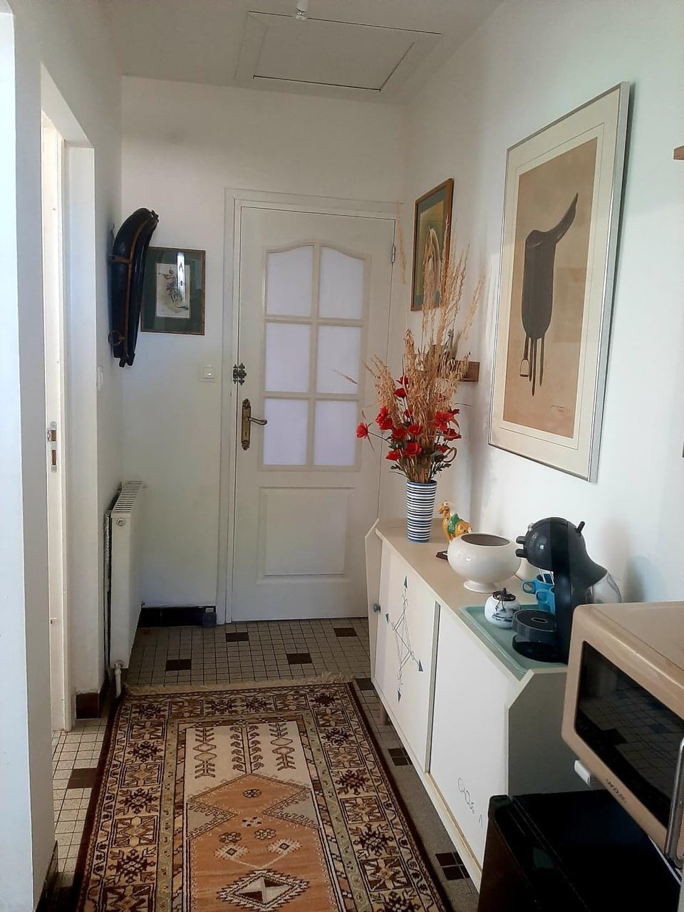 minibar, oven