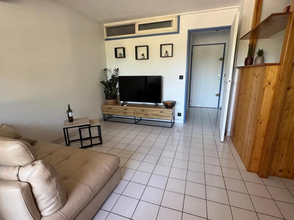 Living room, air conditioner