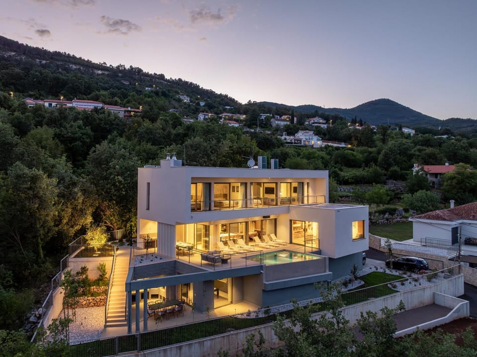 Property building, Garden, Mountain view, Swimming pool