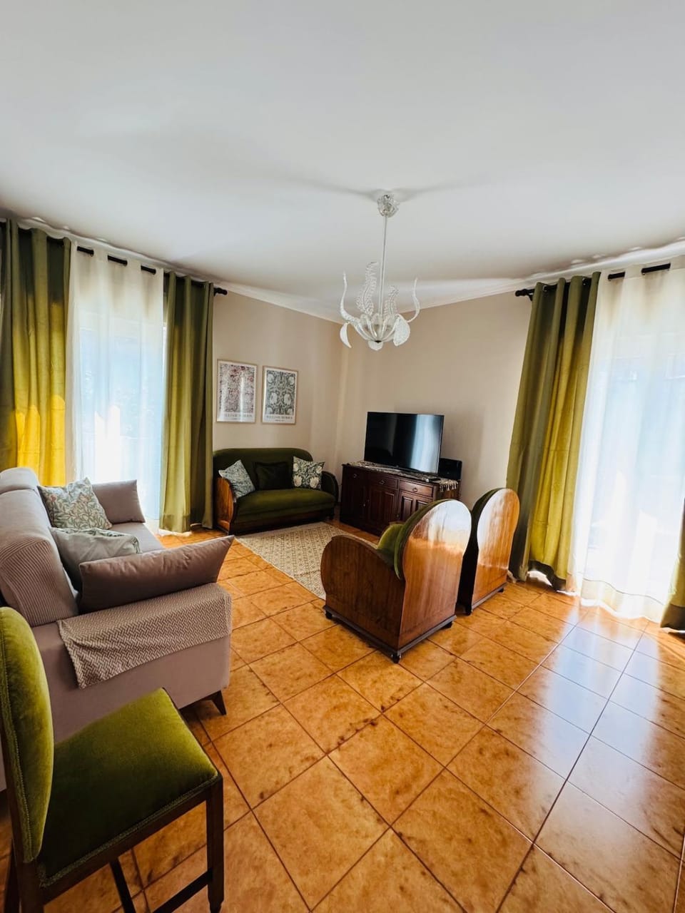 Communal lounge/ TV room, TV and multimedia, Living room, Seating area, Evening entertainment