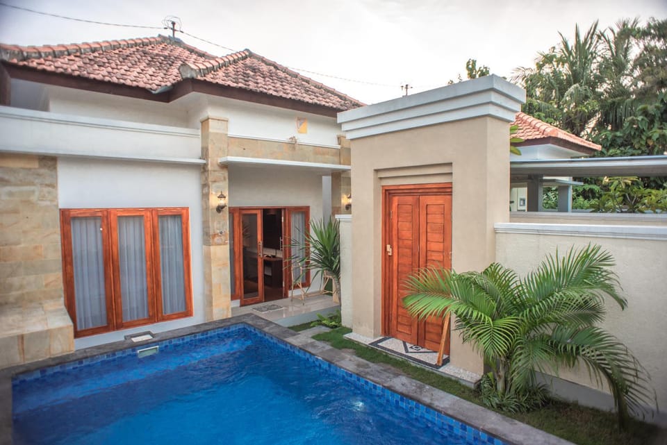 Property building, Pool view, Swimming pool