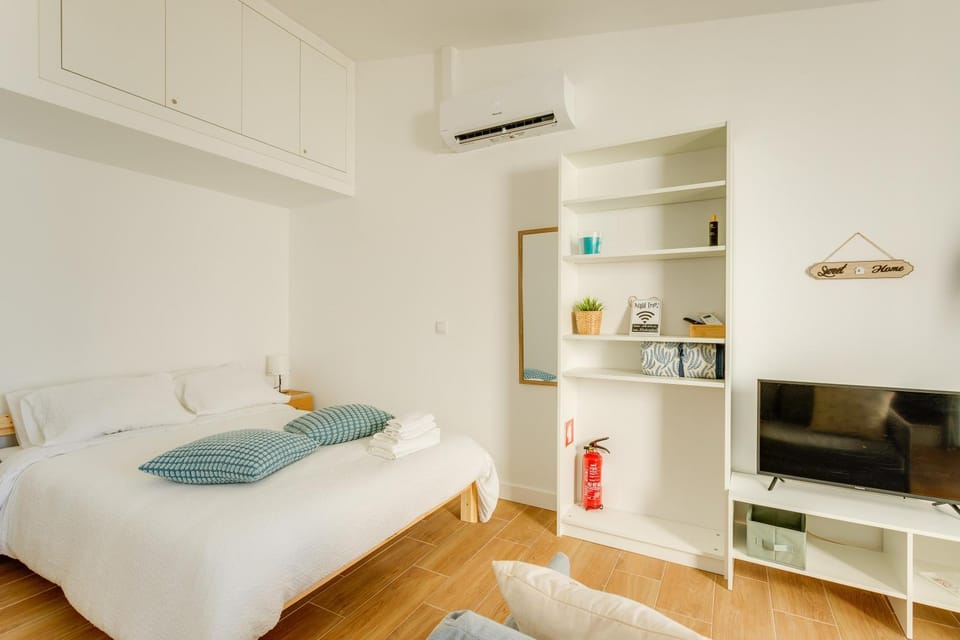Communal lounge/ TV room, Bed, TV and multimedia, Photo of the whole room