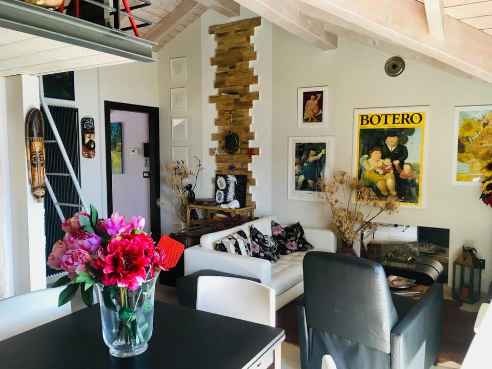 Living room, Seating area