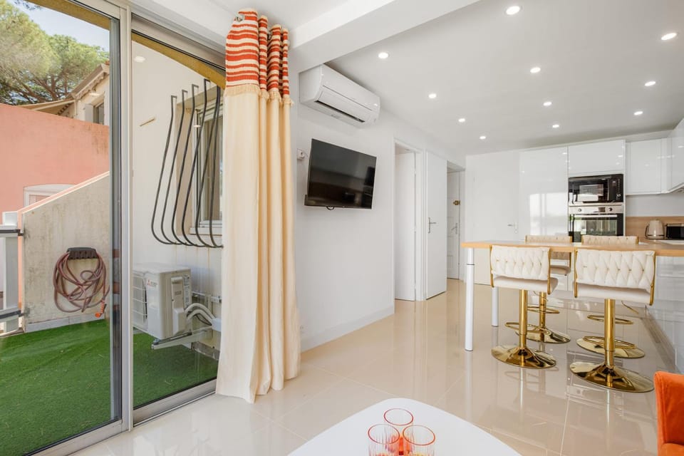 Ô Soleil Bright Apartment with Terrace and Private Parking House in Agde