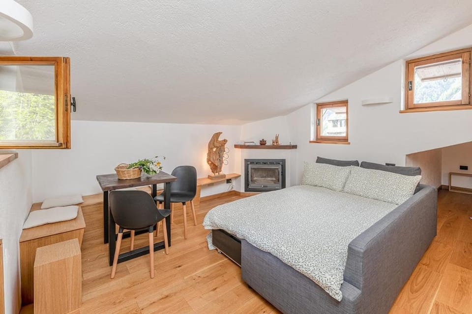 Nest-home in front to Mont Blanc Apartment in Entrèves